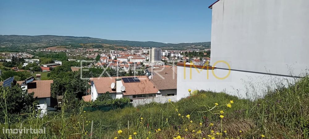 Terreno com 364m² para Construção de Moradia Geminada - Bragança