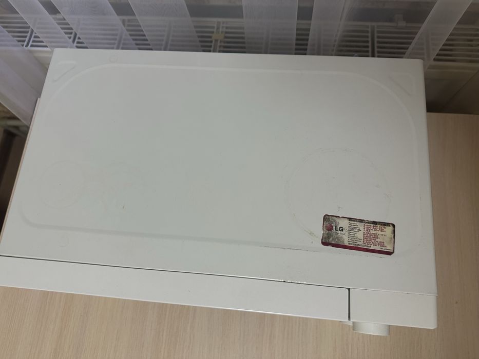 Мікрохвильова піч LG MS2022D  в опис