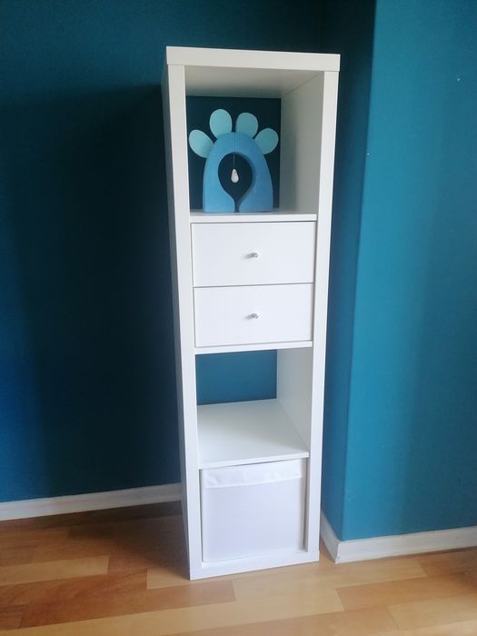 Estante Kallax Ikea com Gavetas e cesto