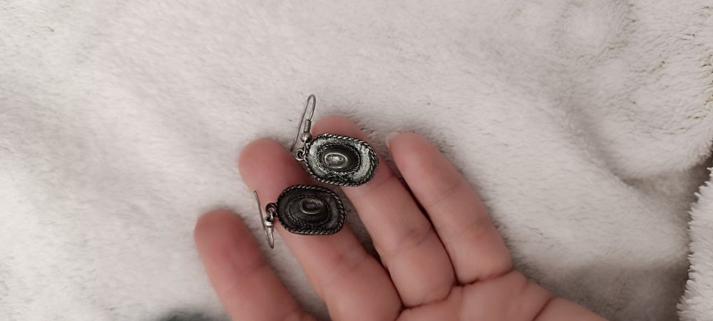 Conjunto de vários brincos usados