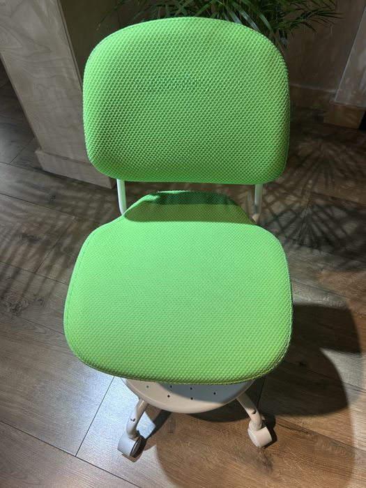 Krzesło IKEA dziecięce biurowe z regulacją