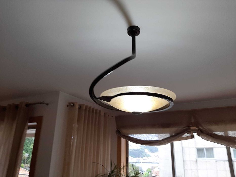 1 Candeeiro e 2 apliques de vidro de Murano, artesanais.