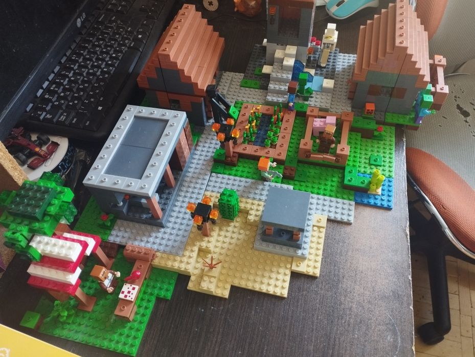Конструктор лего  Minecraft сільске життя (11818) деревня