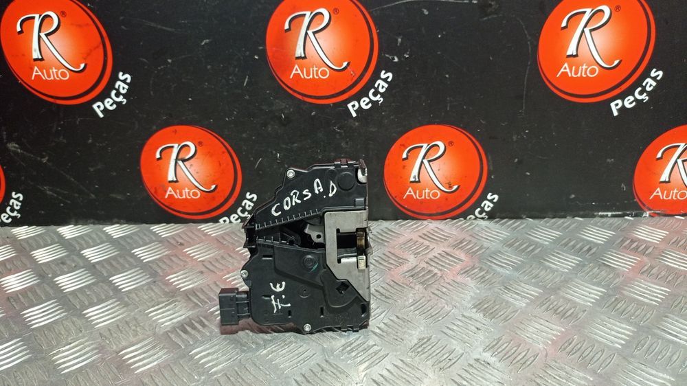 Fecho Da Porta Frente Esq Opel Corsa D (S07)