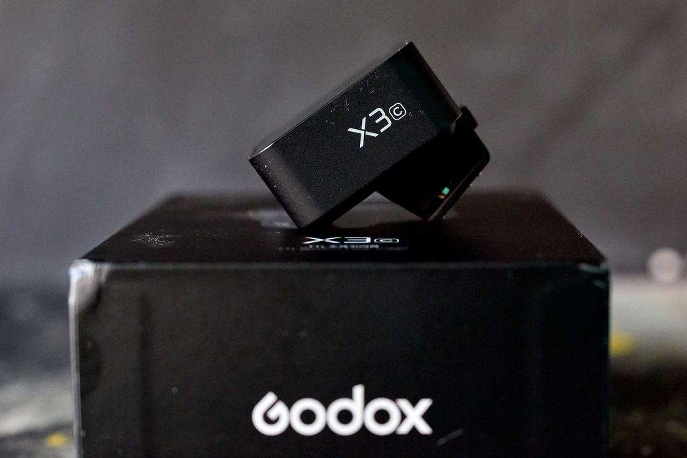 Два спалахи Godox TT685C та синхронізатор Godox X3C