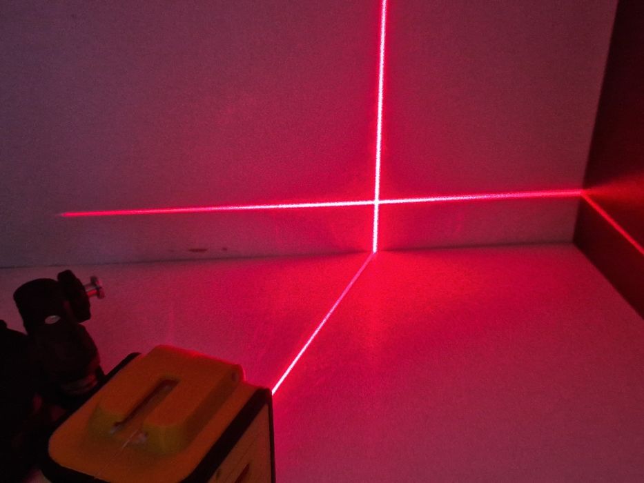 Laser krzyżowy poziomica laserowa Stanley Cubix