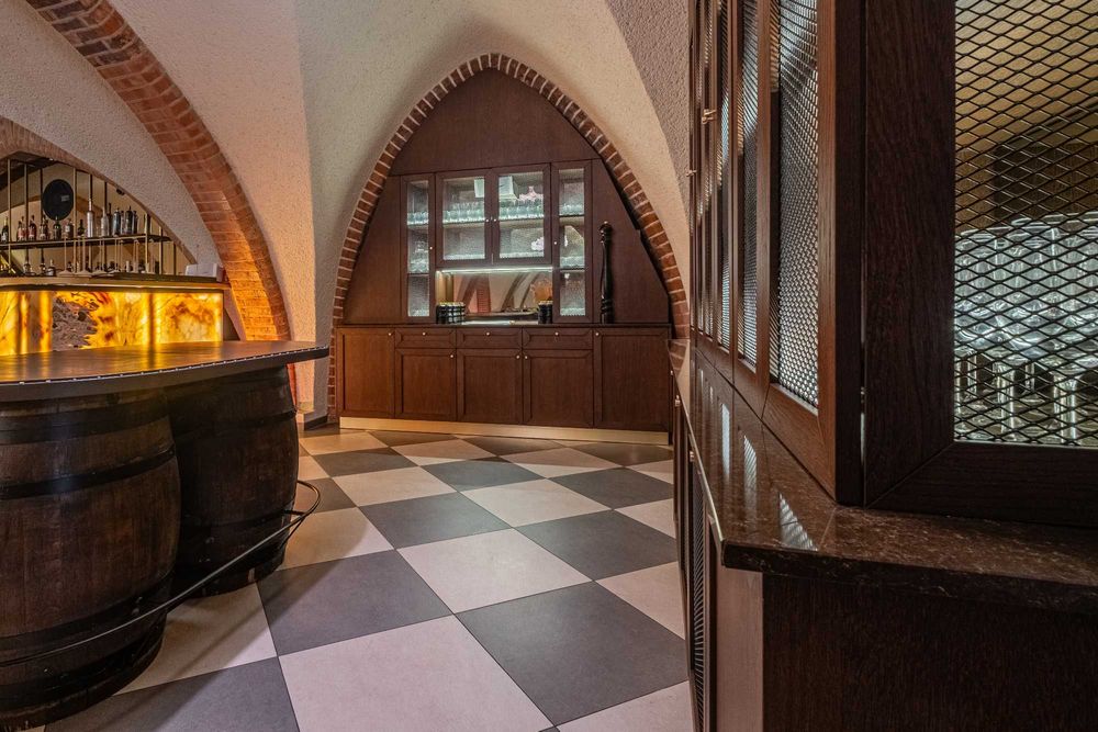 REGAŁ NA WINO/ regał do restauracji - producent mebli HoReCa