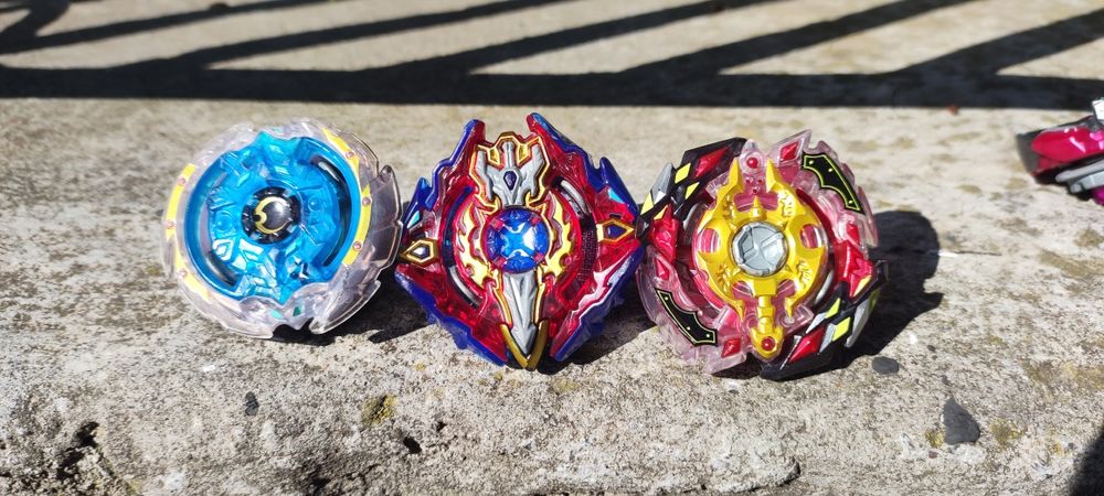 Продам колекцію оригінальних бейблейдів від Хасбро ! Hasbro .