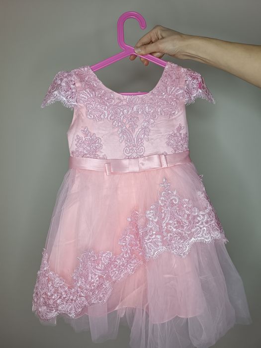 Сукні святкові на дівчаток 5-7 років