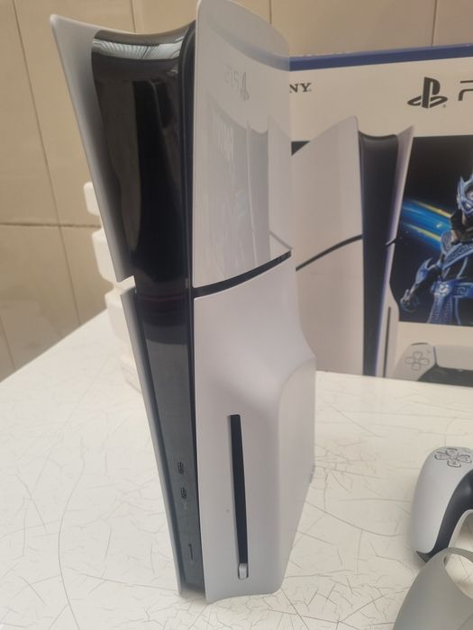 Ps5 slim 1Tb com Leitor de CD + Jogo + comando Sony + Acessórios extra - Ler anúncio  !!