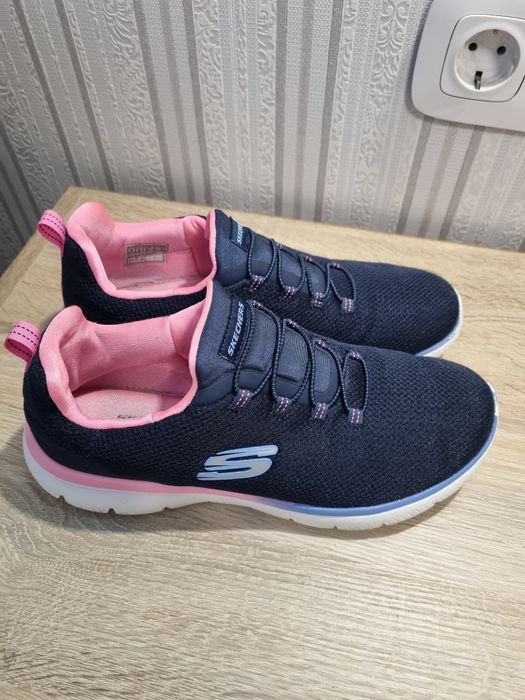 Жіночі кросівки Skechers 39розміру