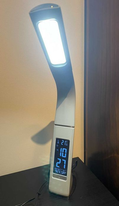 Candeeiro de mesa LED com visor