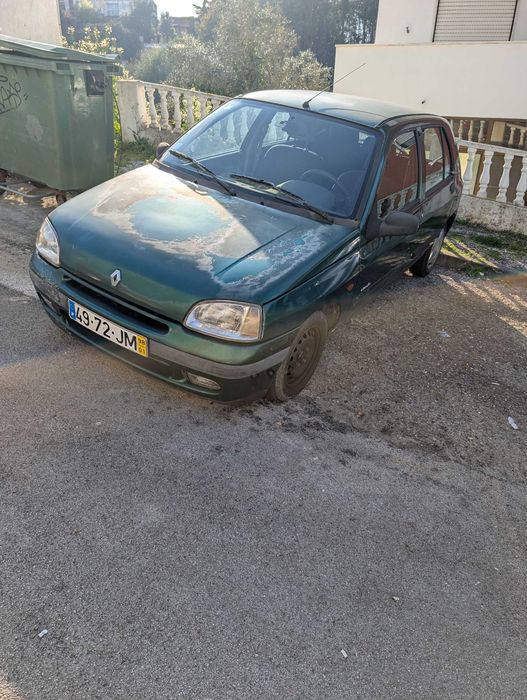 Clio 98 com inspeção e revisão feita