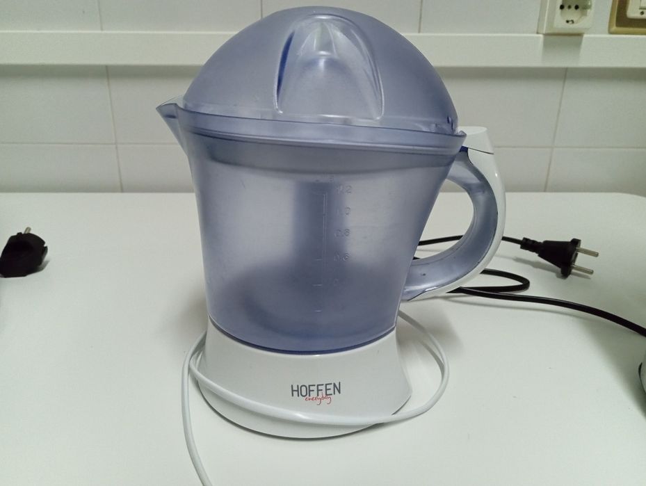 Vendo dois ventiladores ( ventoinha) 40cm abajur e  espremedor de laranjas.