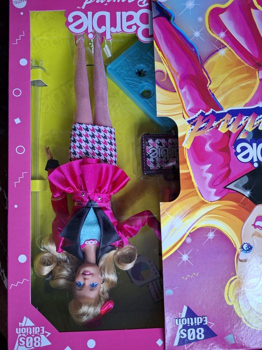 Лялька Барбі в коробці