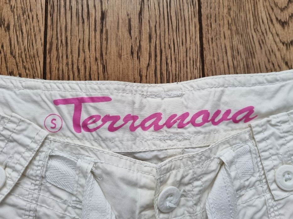 Spodenki damskie do kolan, bermudy, białe, Terranova, rozm S