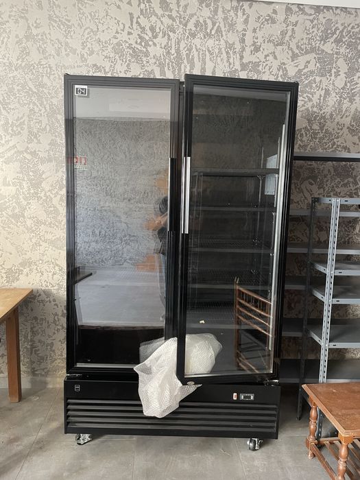 Expositora de frio preta grande