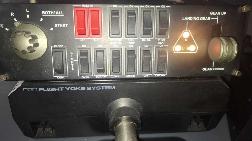 Logitech Quadrant Throttle, Yoke e Switch Panel
