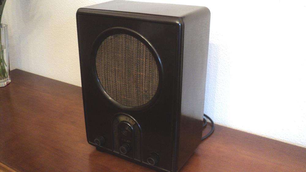 Radio LOEWE antigo 1939 a válvulas da II guerra mundial