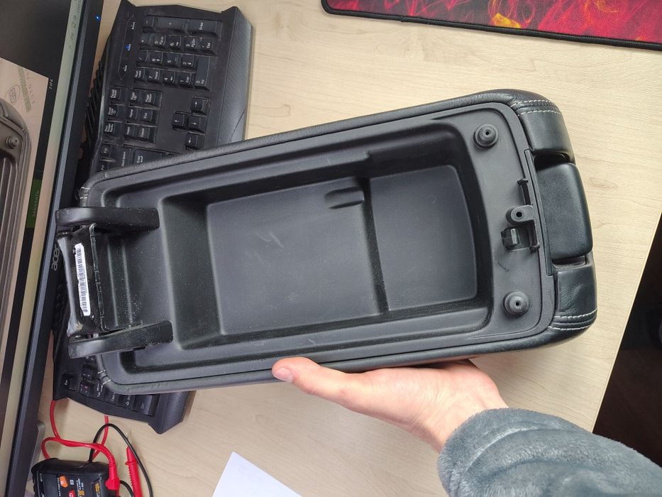 Подлокотник Jeep Grand Cherokee 15-20 год