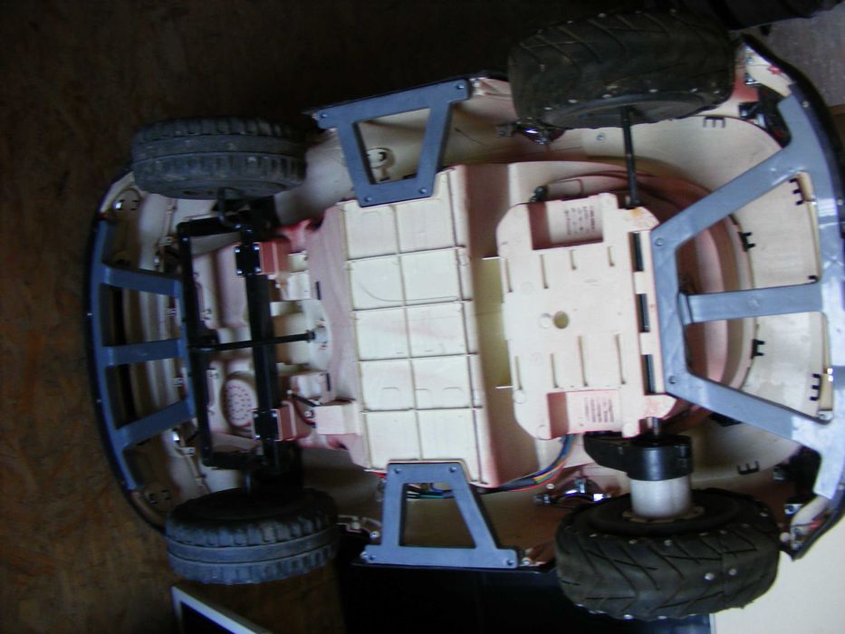 Дитяча  іграшкова машинка на аккумуляторах