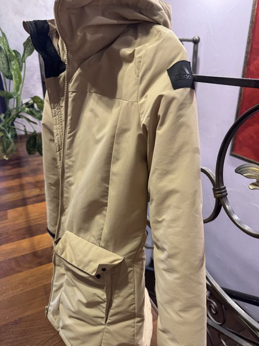 Продам жіночу зимову куртку Adidas