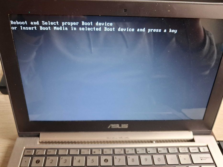 Laptop Asus Zenbook UX21E 4/64 gb SSD 11.6 cala Windows 10 Intel i3