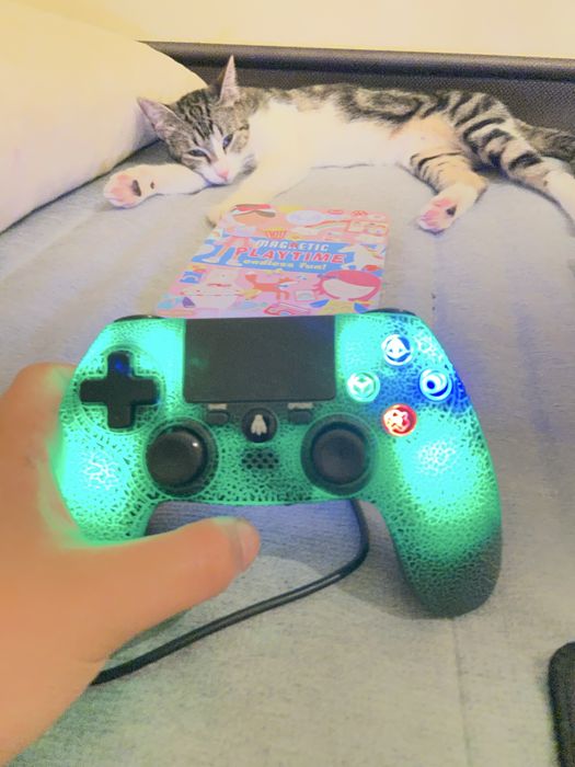 Comando ps4 rgb funciona muito bem em pcs e na propria ps4