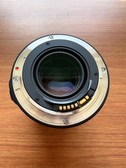 Canon EF. Sigma 105mm f/2.8 EX DG Macro