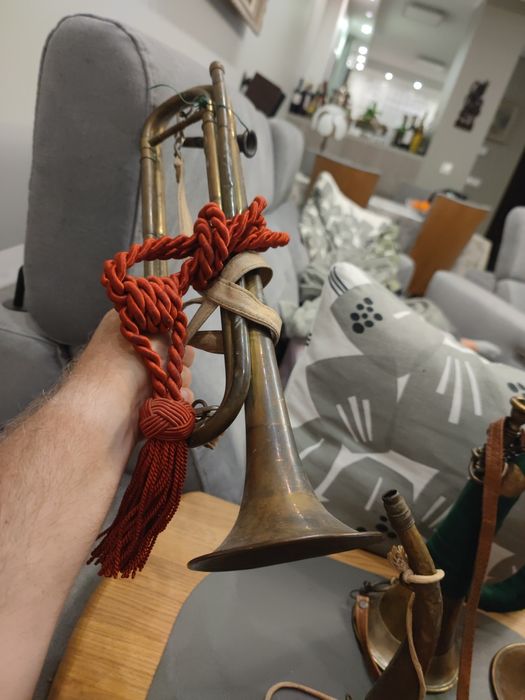 Zestaw trąbek wojskowych