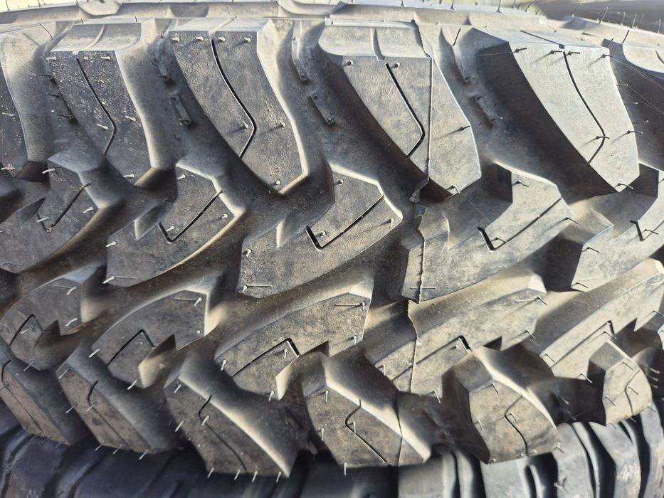 Toyo Open Country MT 235/85 R16