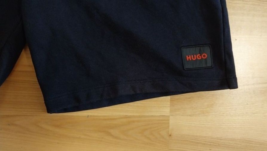 Продам Шорти Hugo Boss (оригінал) темно синiй  колip cotton  100%