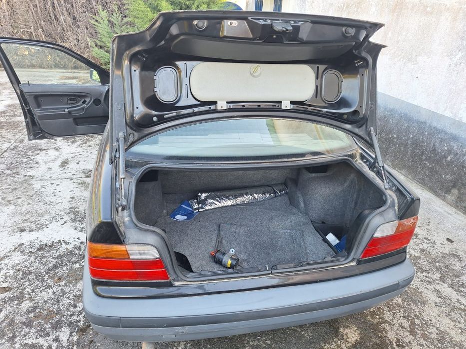 BMW  carro 1997 avariado