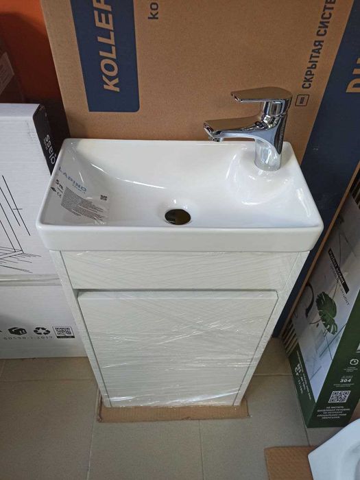 Тумба з умивальником у ванну кімнату. Меблі для ванної кімнати