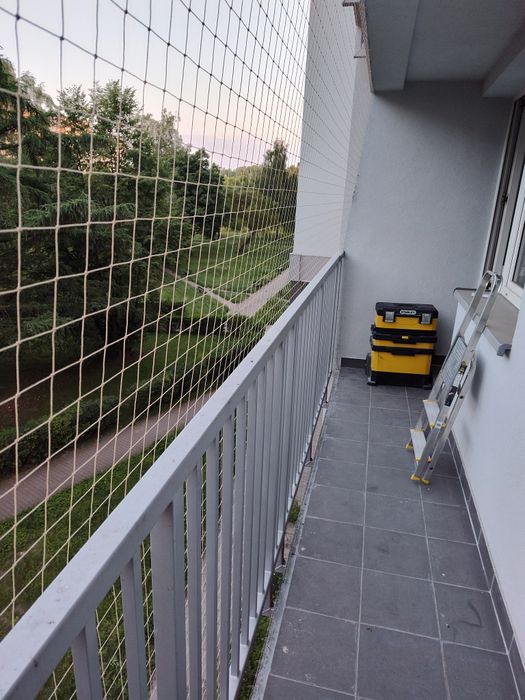 Montaż siatek na balkonie, zabezpieczenie dla kotów, siatki na gołębie