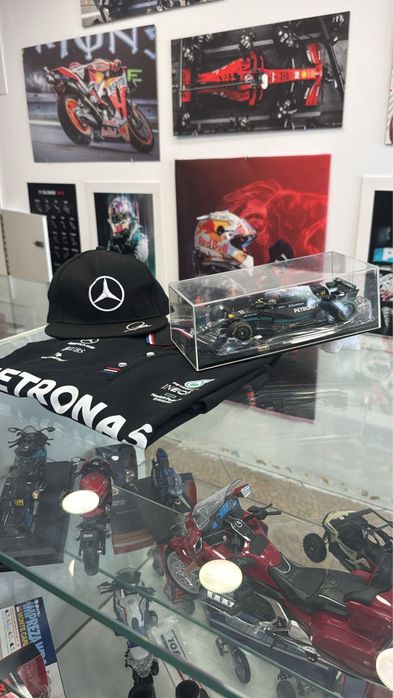 F1 Mercedes Petronas conjunto Polo + Boné + Carro F1