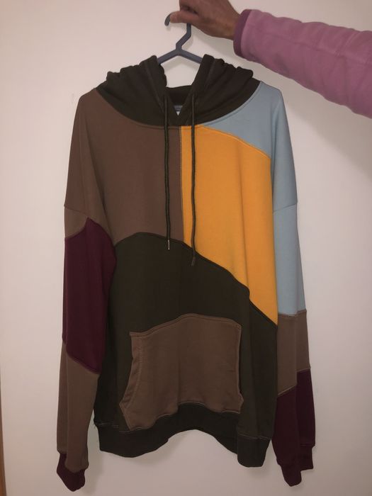 Sweat colorida com capuz