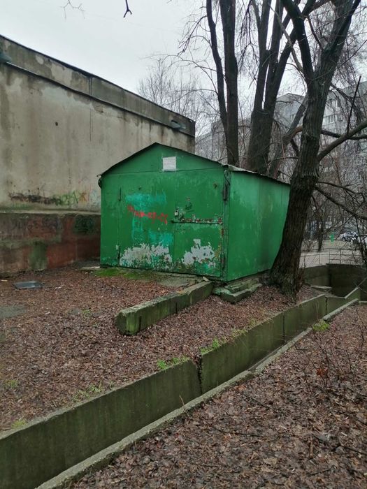 Гараж во дворе,конец 3-го  Шевченковского, ул.Игоря Сикорского 468