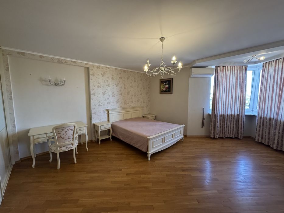 Продаж 2 кім. 65 кв.м Саперно-Слобідська 22