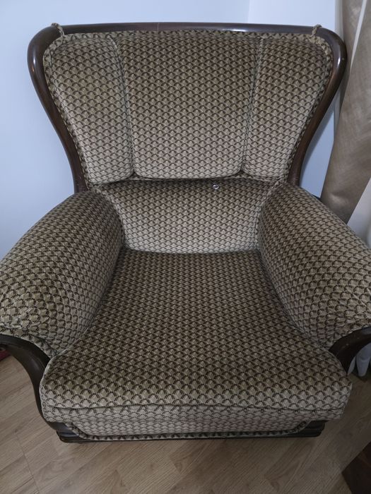 Cadeirão com padrão geométrico