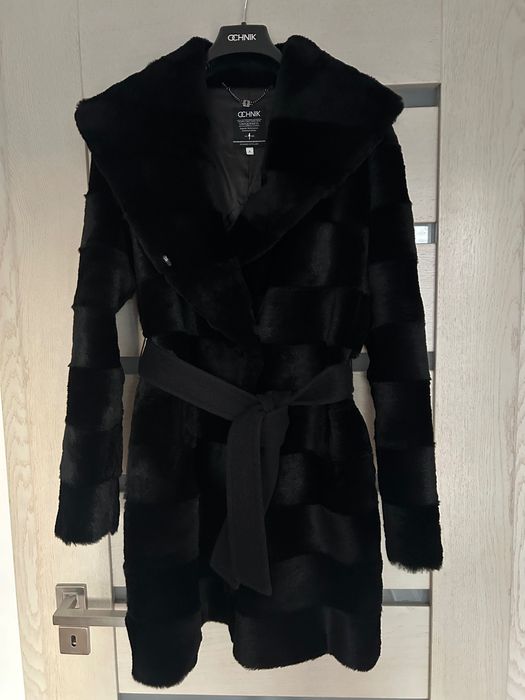 Ochnik ekskluzywny płaszcz damski z zapięciem na kęski i napy r. S