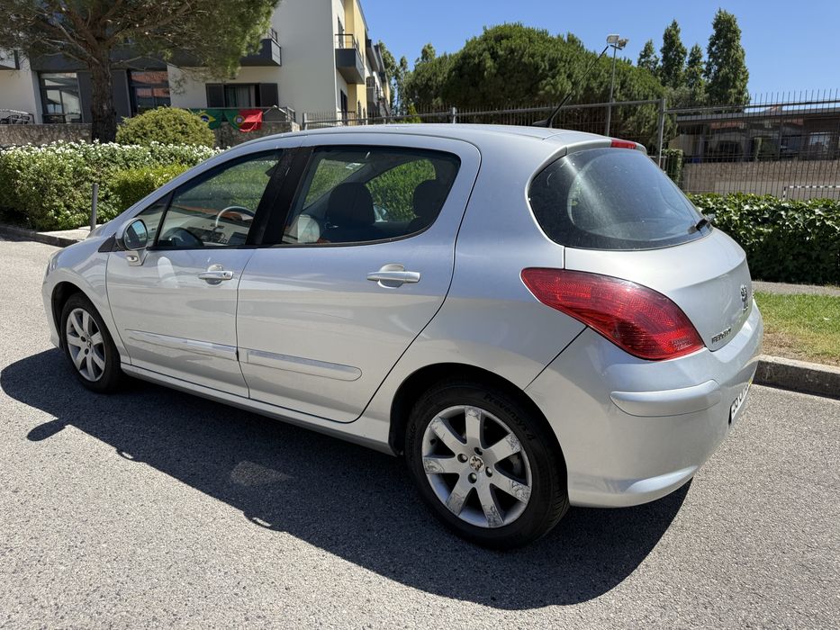 Peugeot 308 — fotografia 2