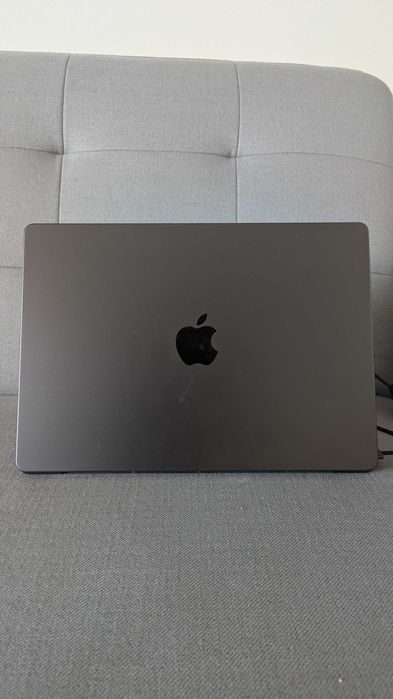 MacBook Pro 14" M3 Pro / 18 GB RAM / 512 GB SSD / 98 cykli