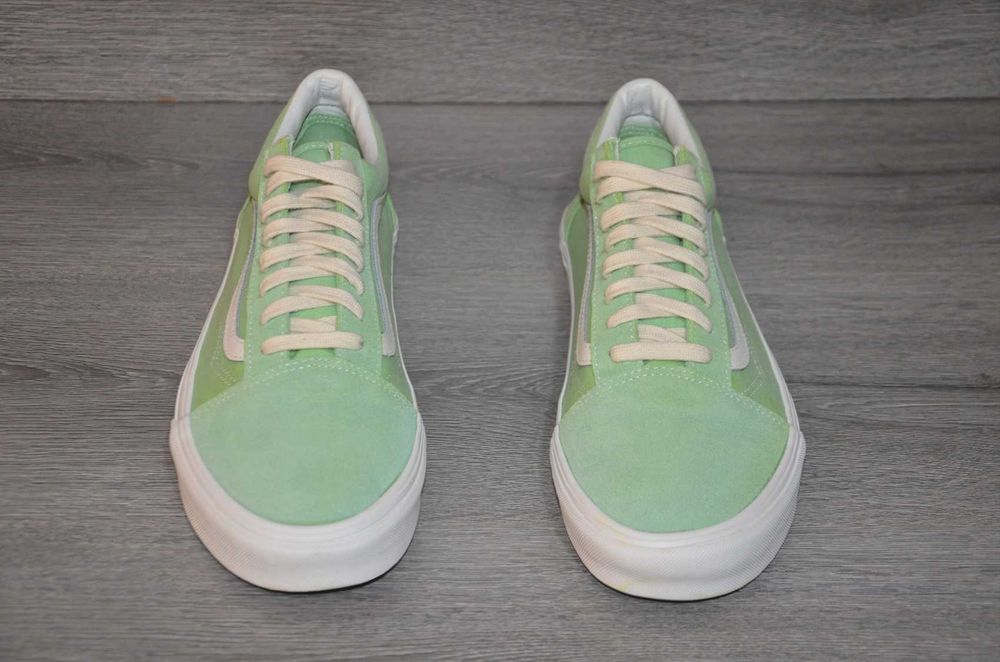 Продам кросівки замша Фірма VANS.