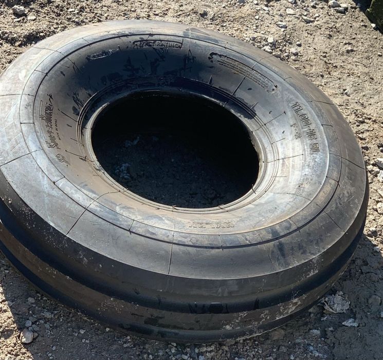 Шини 11.00 - 16  11.00 R16 Superking (Індія) 8PR — стан нових, 2 шт
