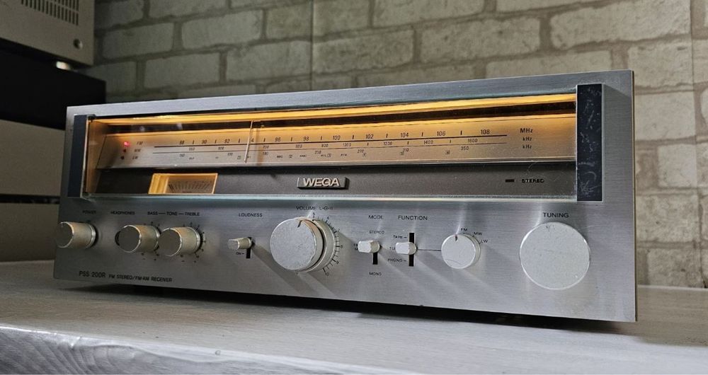 FM/AM  Стерео ресивер WEGA PSS-200R +1, 2×40 Вт б/у з Німеччини