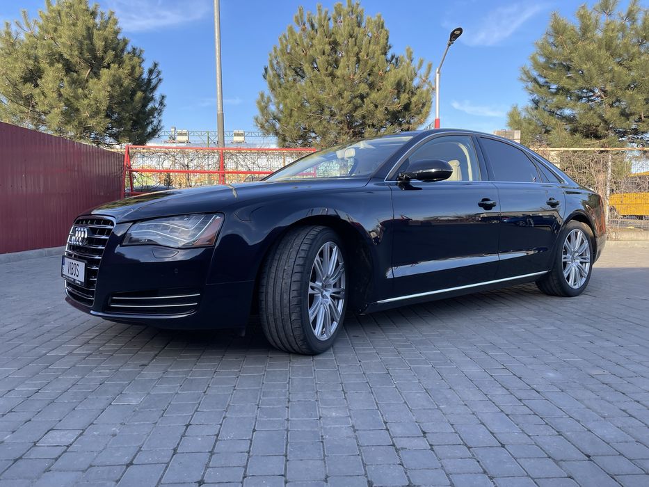 Audi A8 2013 (короткая база)