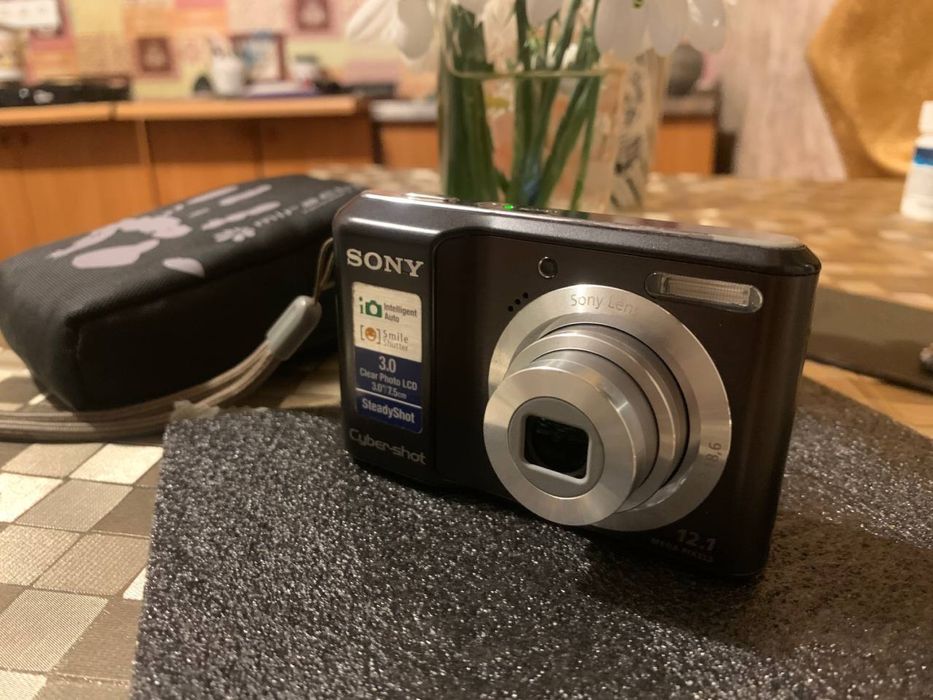 Sony Cyber-shot DSC-S2000