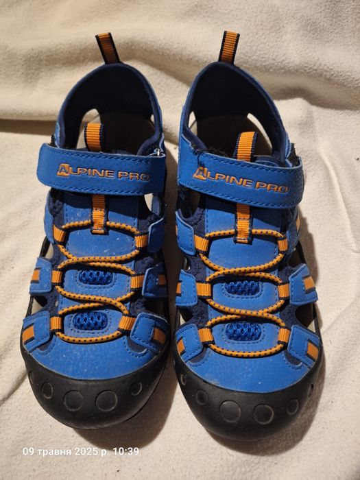 Босоніжки,сандалі geox