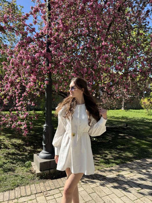 Сукня міні з акцентним коміром